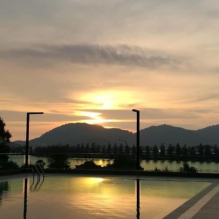 Marina Heights Seaview Resort Apartment II Лумут Экстерьер фото